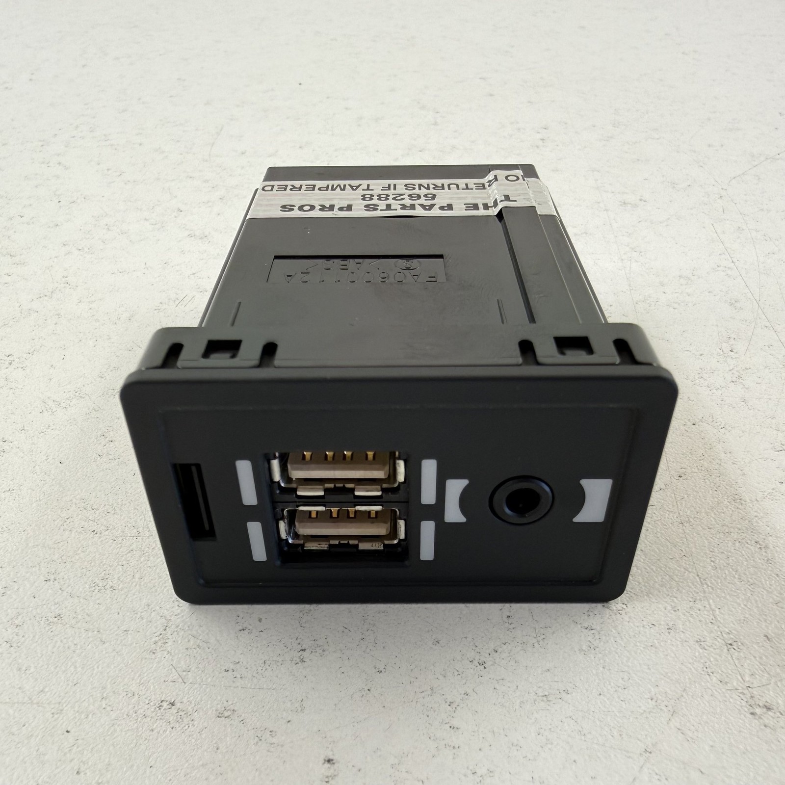 2013-2017 Lexus LS460 Media Hub Dual USB Port AUX Auxiliary Jack 86190-53051 OEM 2013-2017 Lexus LS460 Media Hub Dual USB Port AUX Auxiliary Jack 86190-53051 OEM