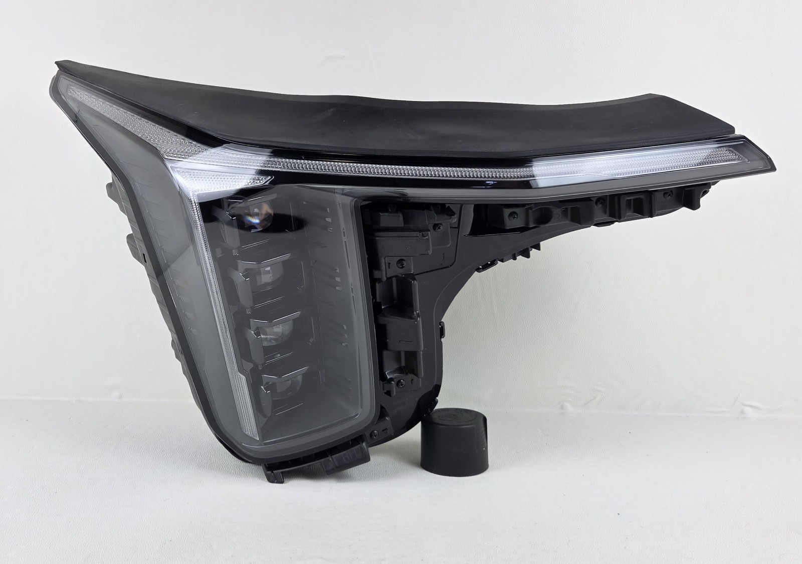 Great OEM 2024-2026 Kia Sorento Right Passenger Side LED Headlight 92102-R5600