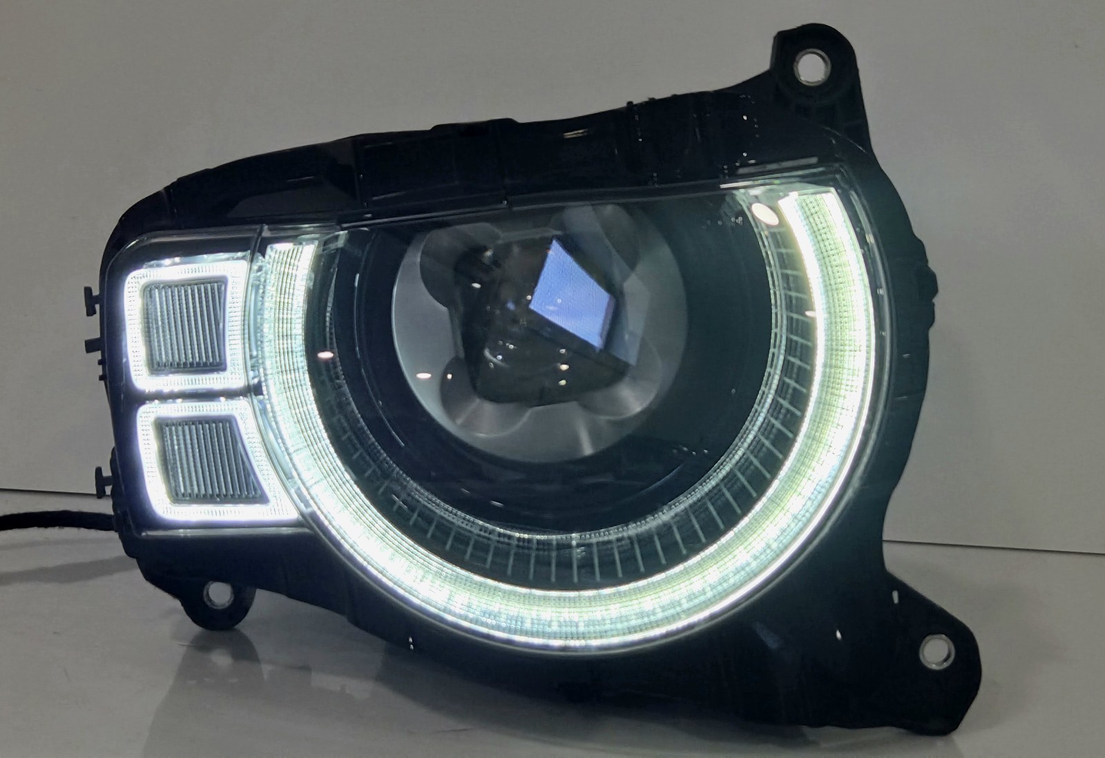 Nice 2020 - 2025 Land Rover Defender LED Headlight Passenger Right RH OEM 2949