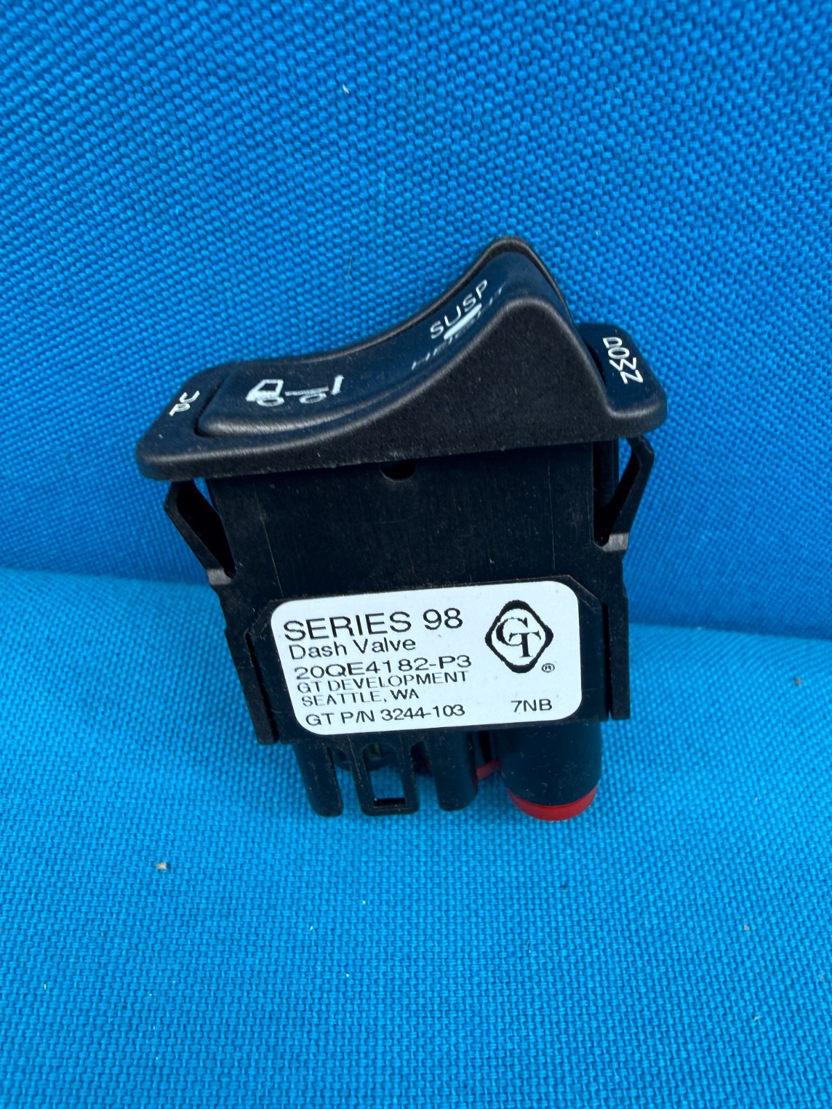 Mack 20QE4182-P3 Series-98 Suspension Dump Air Control Dash Valve