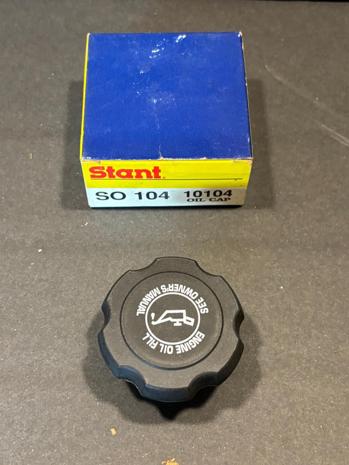 1985-1992 General Motors oil filler cap Stant 10104 1985-1992 General Motors oil filler cap Stant 10104