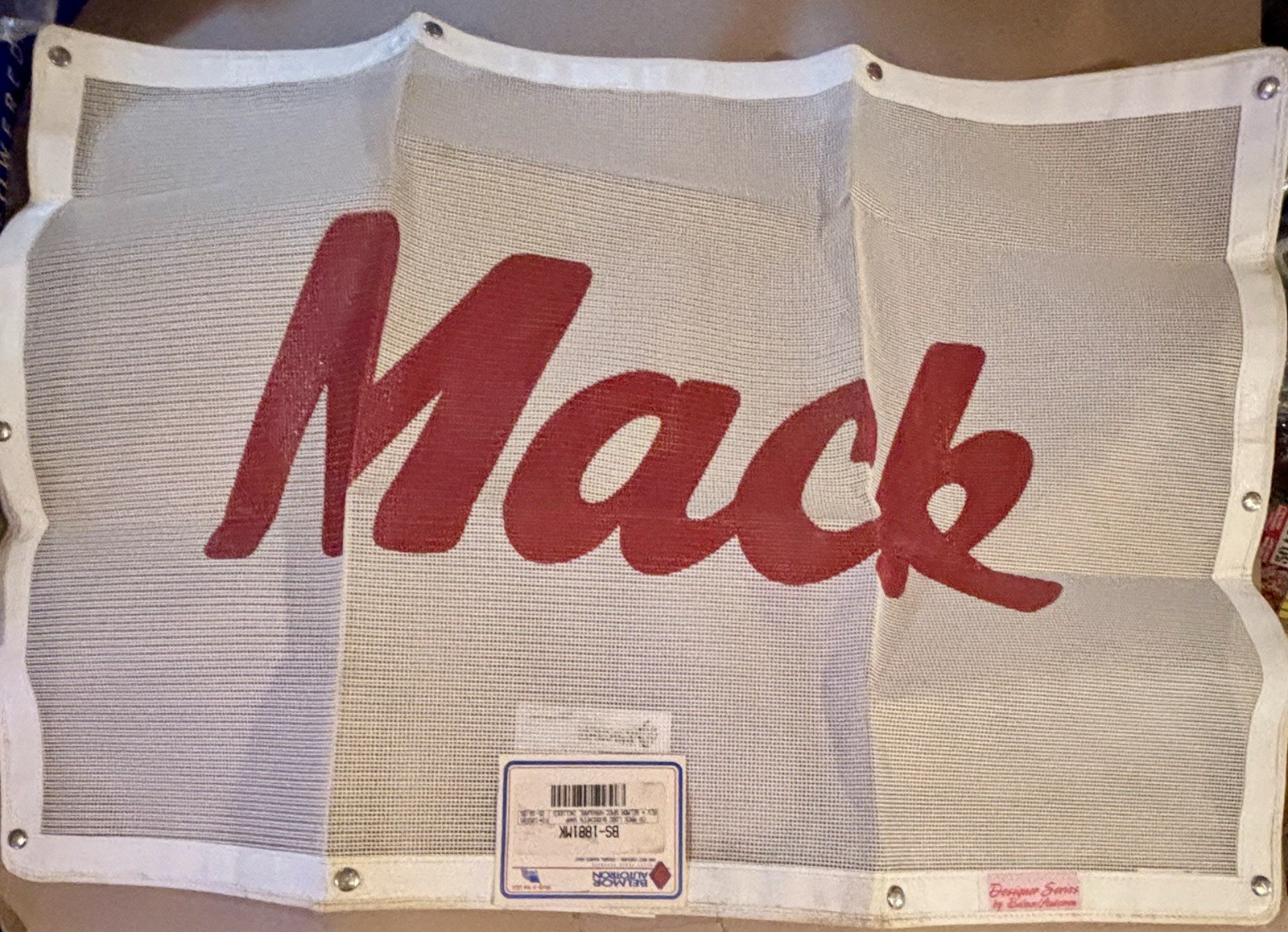 Vintage Belmor Autotron Mack Truck Logo Bug Screen Snap Front #91001 *Never Used