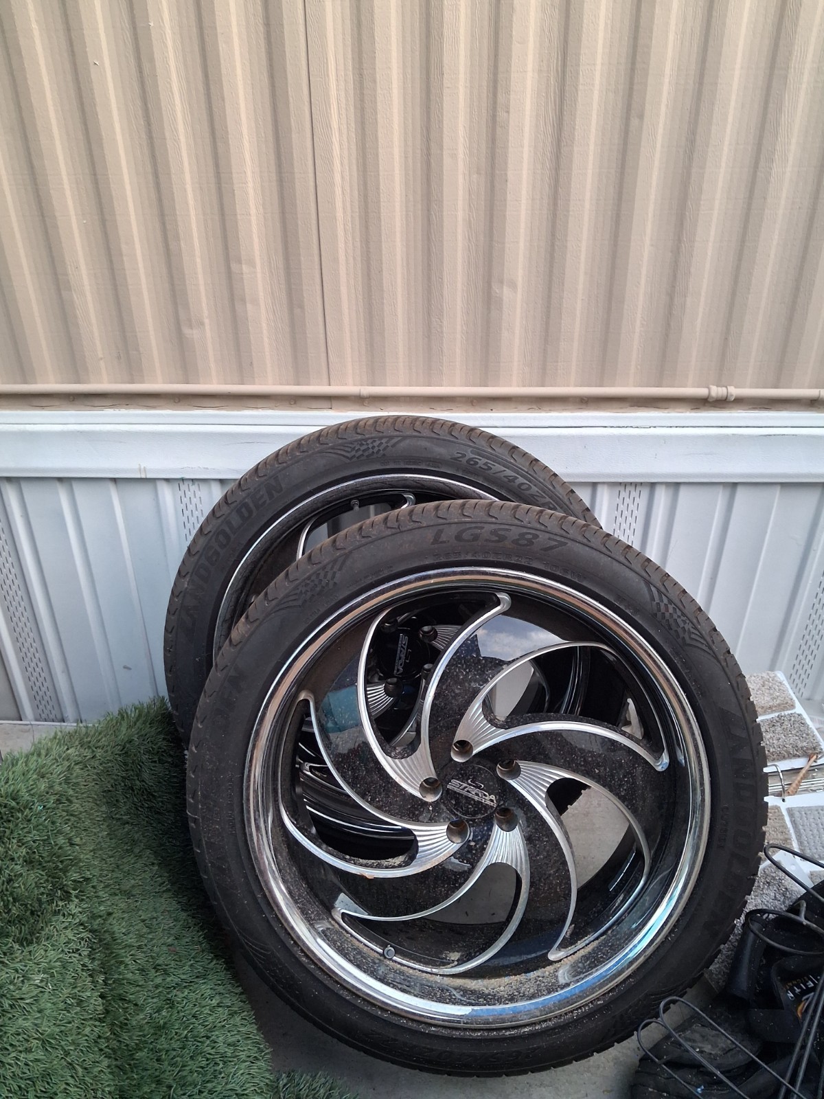 Strada Street Classics Retro 5 cast monoblock wheel