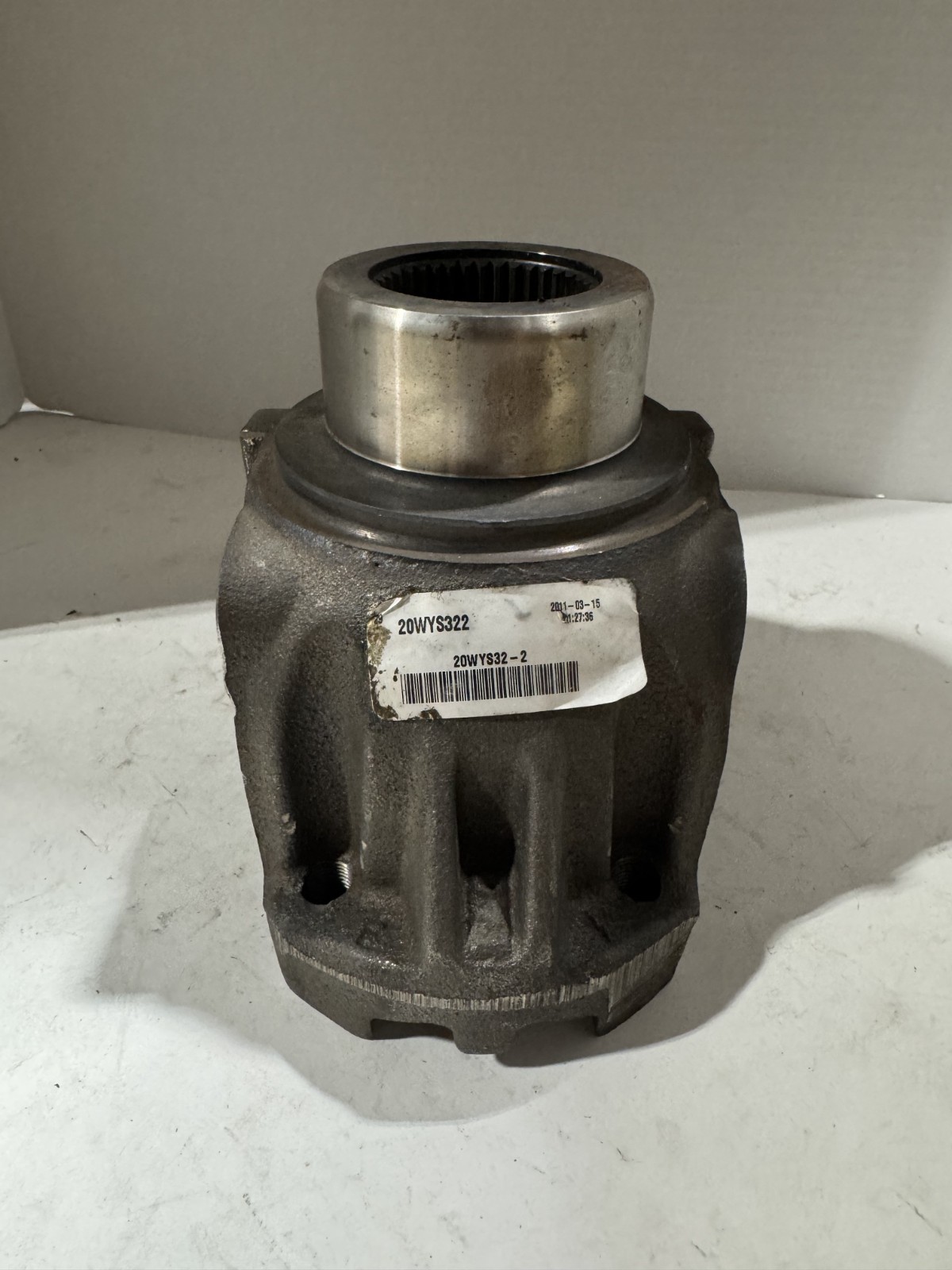Genuine Meritor 20WYS32-2 RPL20 39 Spline End Yoke OEM NOS