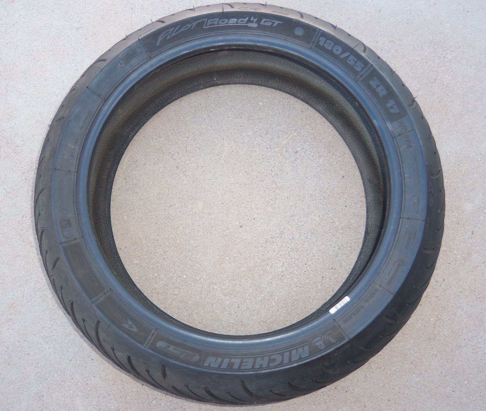 Unused Michelin Pilot Road 4 Radial Rear Motorcycle Tire 180/55ZR-17 MC/ (73W)