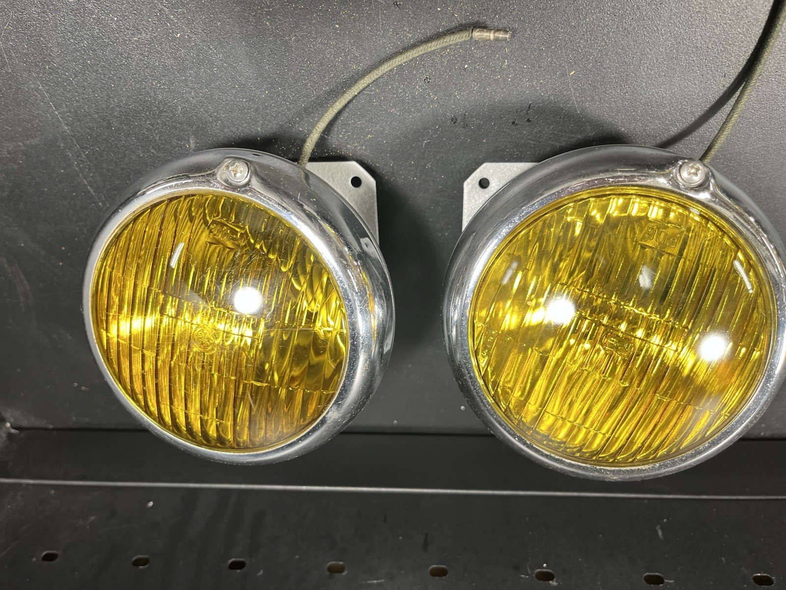 NEW OLD STOCK DOO-RAY LAMP MODEL 500 AMBER FOG LIGHT PAIR 5 INCH HOTROD RAT ROD NEW OLD STOCK DOO-RAY LAMP MODEL 500 AMBER FOG LIGHT PAIR 5 INCH HOTROD RAT ROD