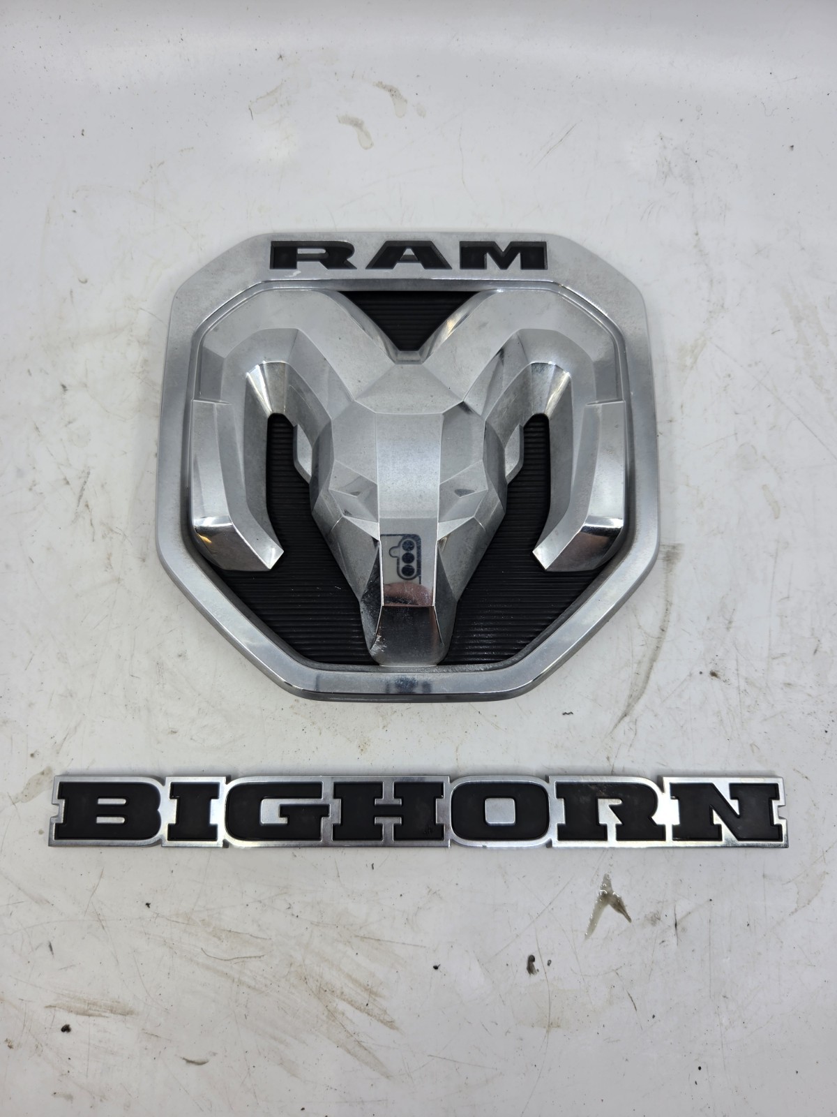 19 20 21 22 23 24 DODGE RAM 1500 2500 3500 REAR EMBLEM LOGO BADGE USED OEM B31