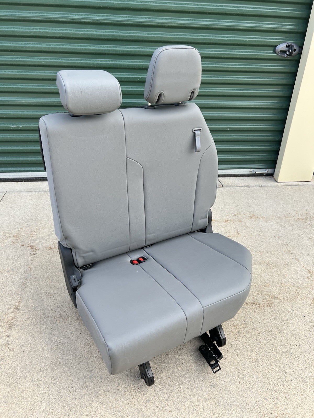2021 - 2023 TOYOTA SIENNA REAR 3RD ROW LEFT DRIVER SIDE SEAT COMPLETE OEM