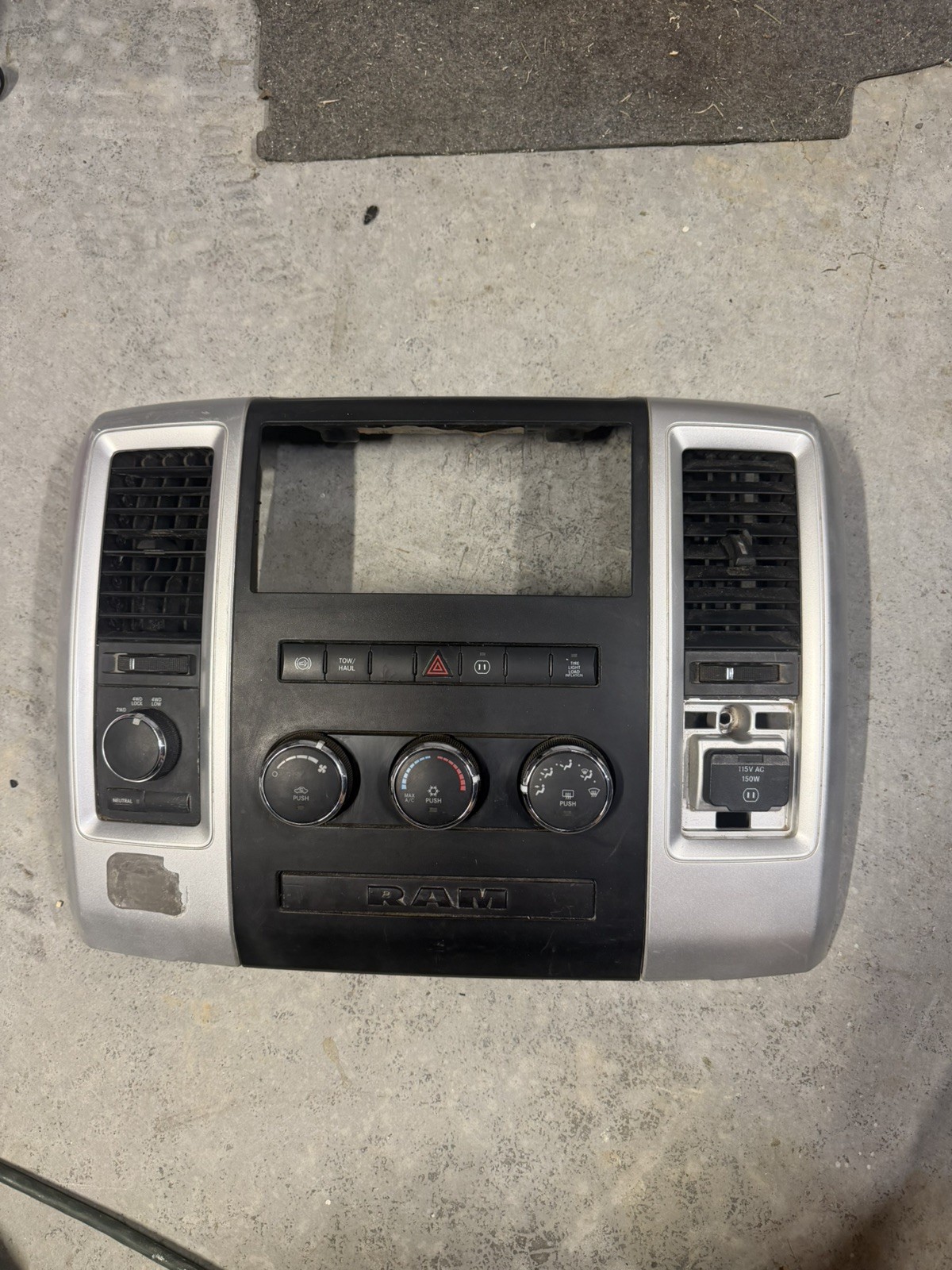 ✅ 2009-2012 Dodge Ram 1500 2500 3500 Radio Dash Bezel Center Air Vents Trim OEM