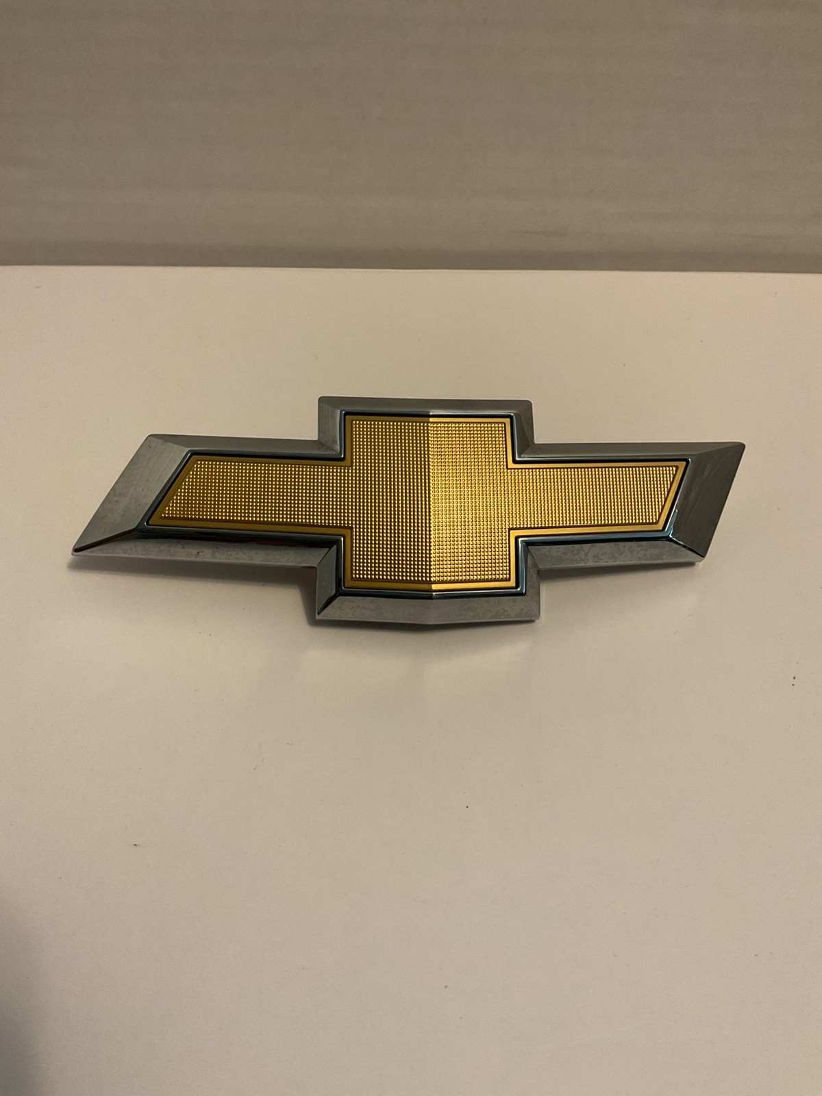 2018-24 Chevrolet Equinox Front Chevy Bezel Bow Tie Emblem Part #23136671 OEM 2018-24 Chevrolet Equinox Front Chevy Bezel Bow Tie Emblem Part #23136671 OEM