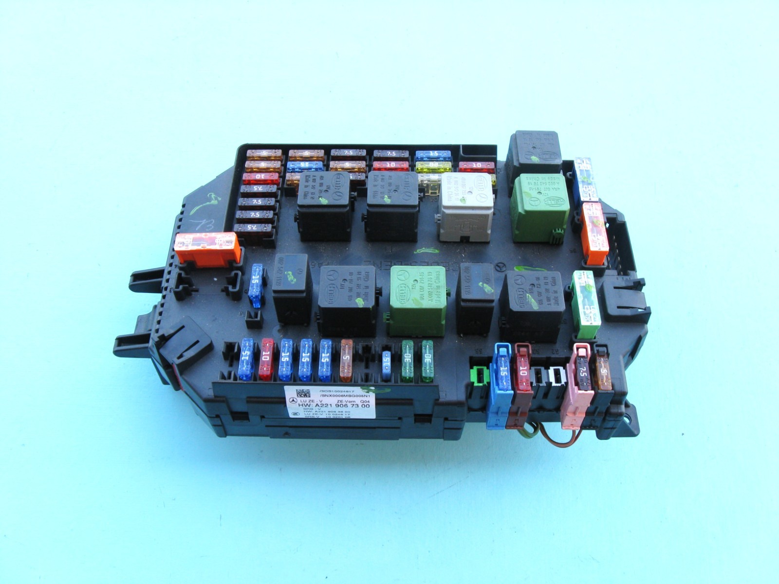 11 12 13 MERCEDES S550 W221 FUSE RELAY BOX CONTROL MODULE USED OEM A2219067300