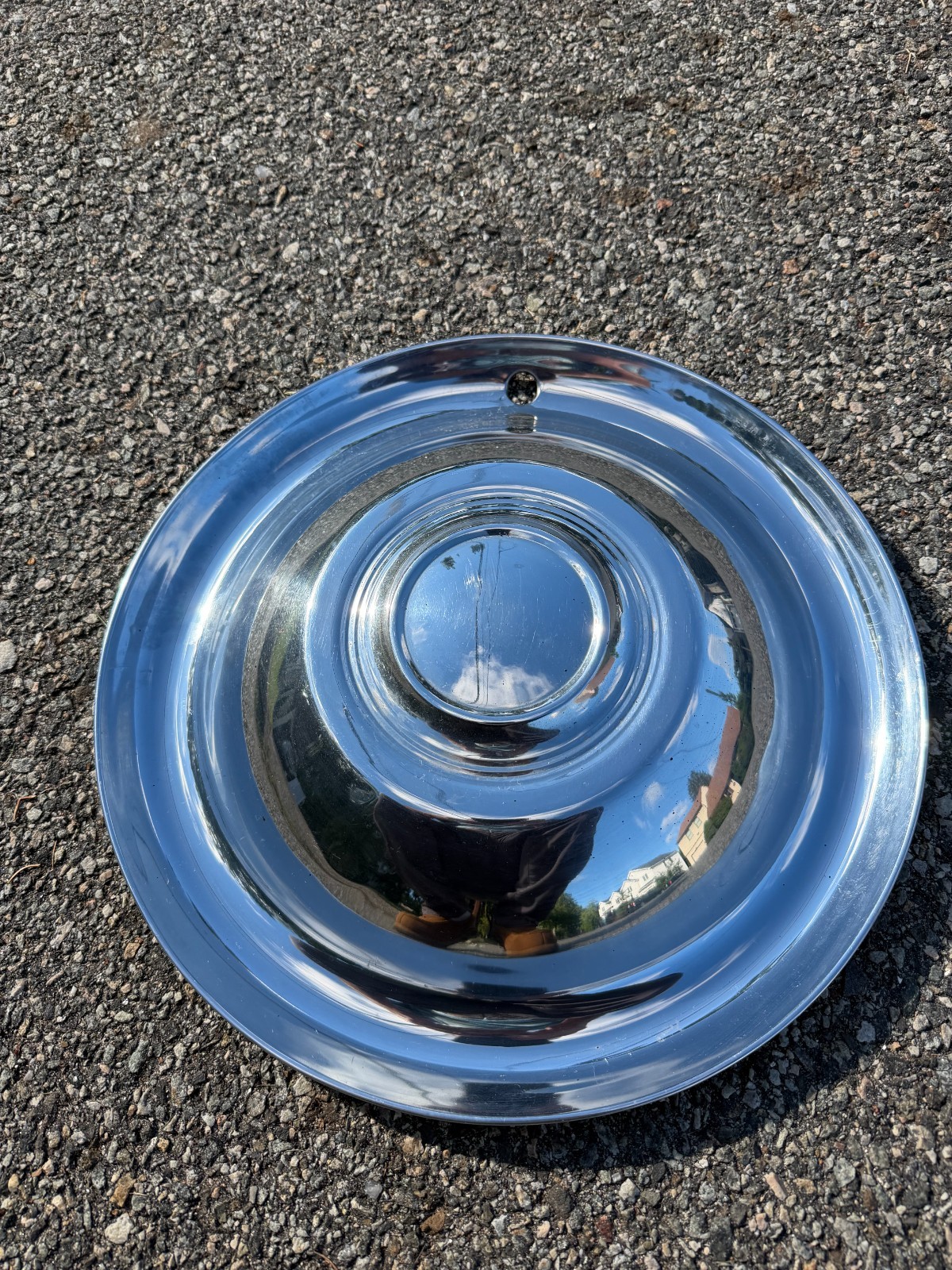 One genuine 1950s 1960s Lyon 16 inch hubcap NICE