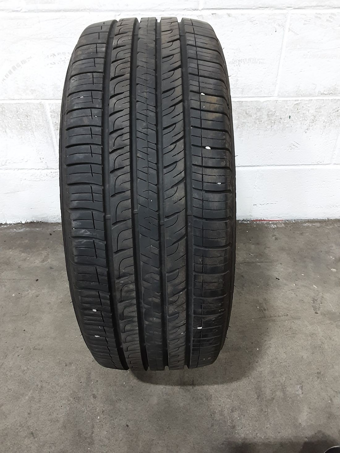 1x P215/50R17 Goodyear ElectricDrive  9/32 95 V Used Tire 2155017