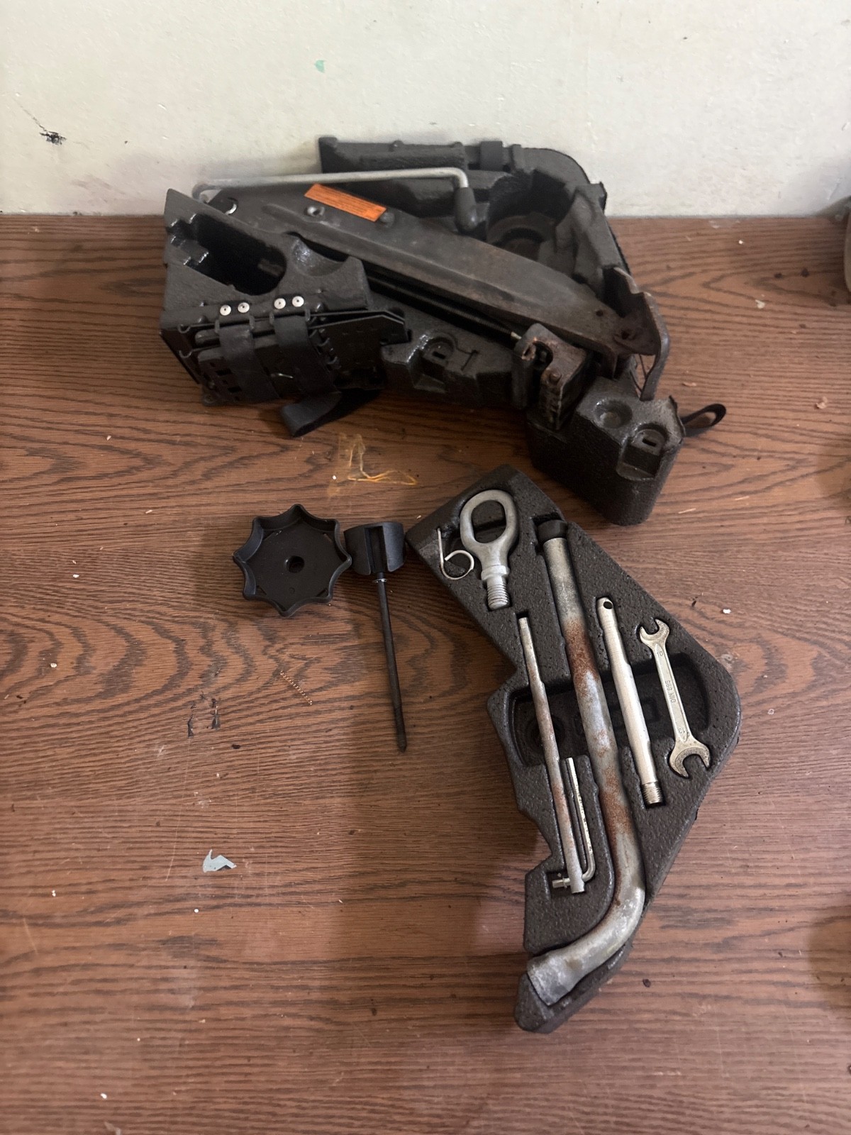 14-24 Infiniti q50 spare kit Jack & tool set road side emergency trunk kit