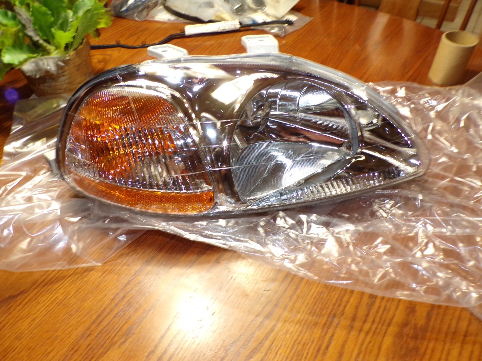 NOS Aftermarket Honda#33101-S01-A01,1996-98 CIVIC CPE,SDN,HATCHBACK R/H HEADLAMP