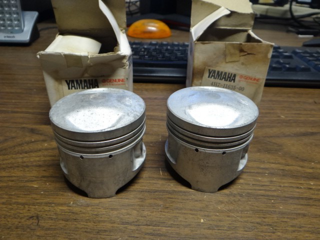 2 Yamaha Pistons, 1st OS, NOS 1980-82, XJ650, 4H7-11635-00-00
