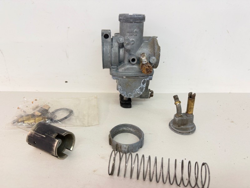 1971-1973 Kawasaki F6 Enduro 125 OEM Mikuni Carburetor Broken Boot 16001-212 1971-1973 Kawasaki F6 Enduro 125 OEM Mikuni Carburetor Broken Boot 16001-212