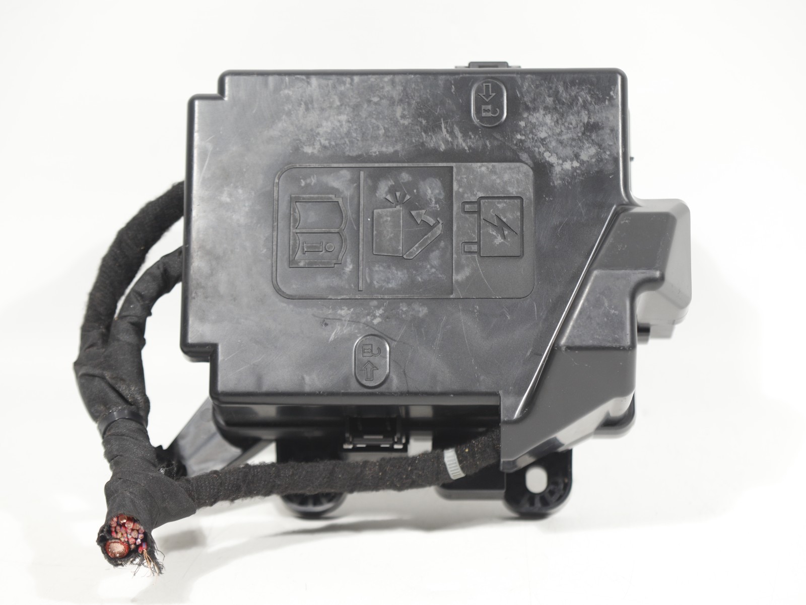 2016-2024 Chevrolet Camaro Wiring Harness Junction Block OEM 84044726 92K