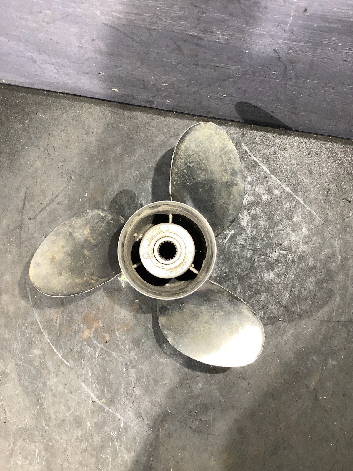 VOLVO PENTA STILETTO PROPELLER STAINLESS 40319 V/01419 14 1/4X19P USED
