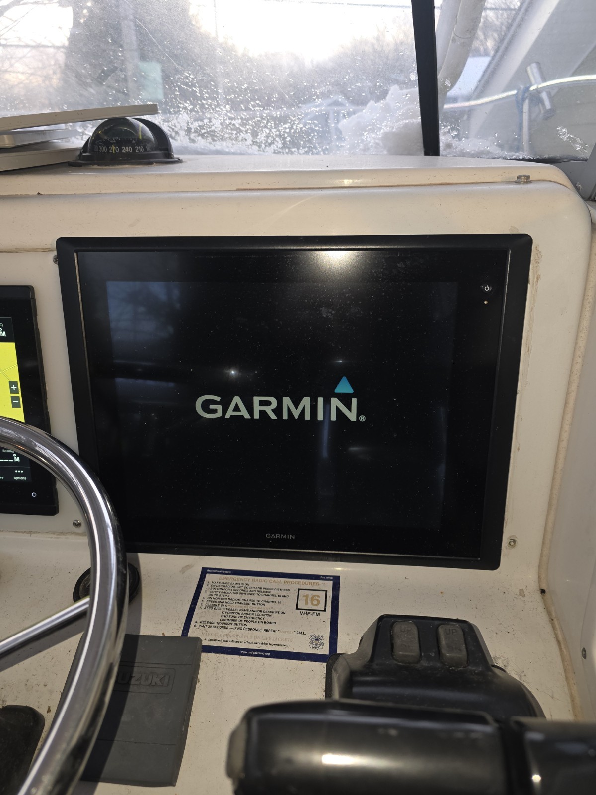Garmin GPSmap 8215 MFD 15
