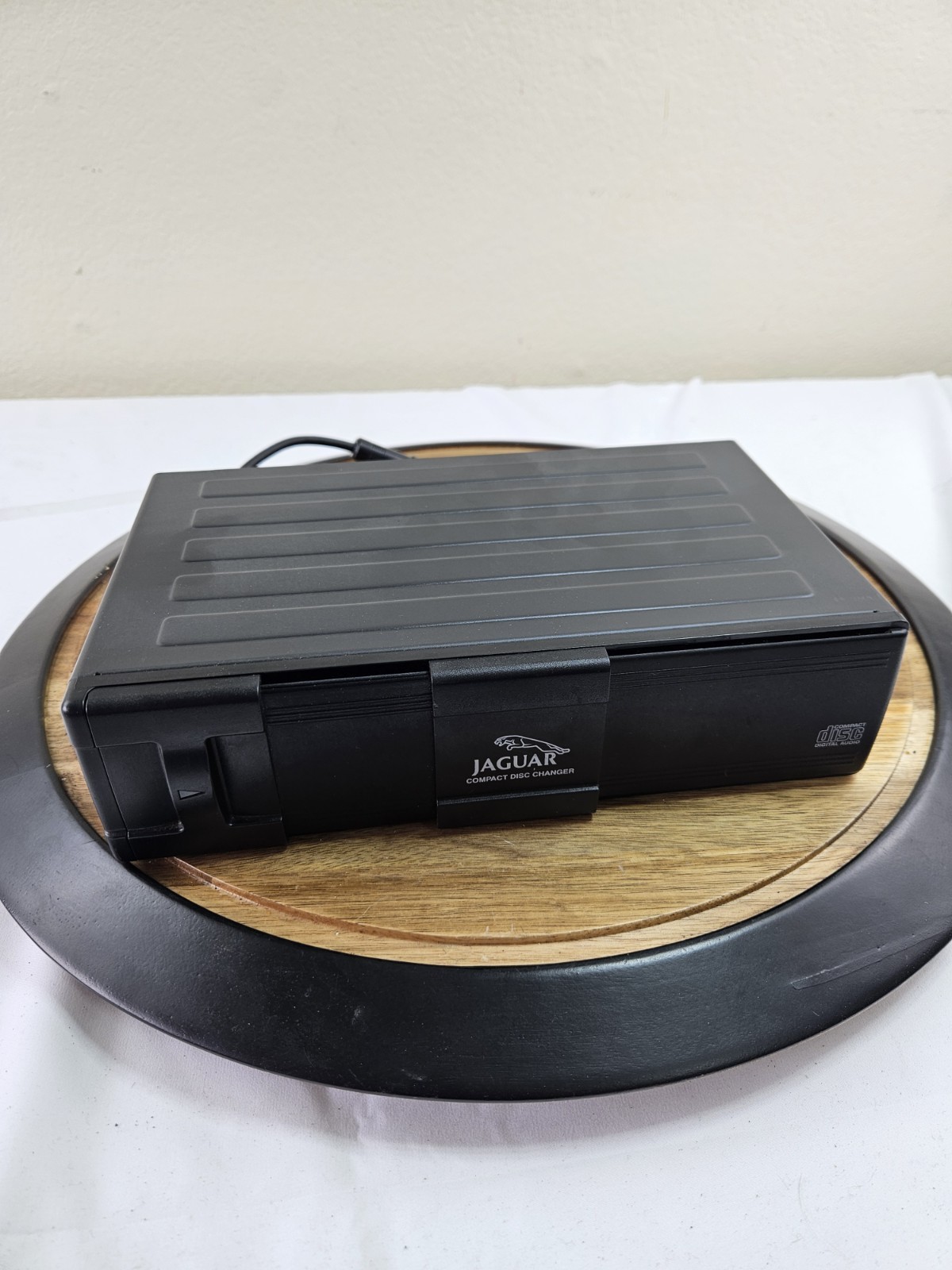 97-02 Jaguar X308 XJR XK8 XKR Audio Player 6 Disc CD Changer LNC4160AA OEM