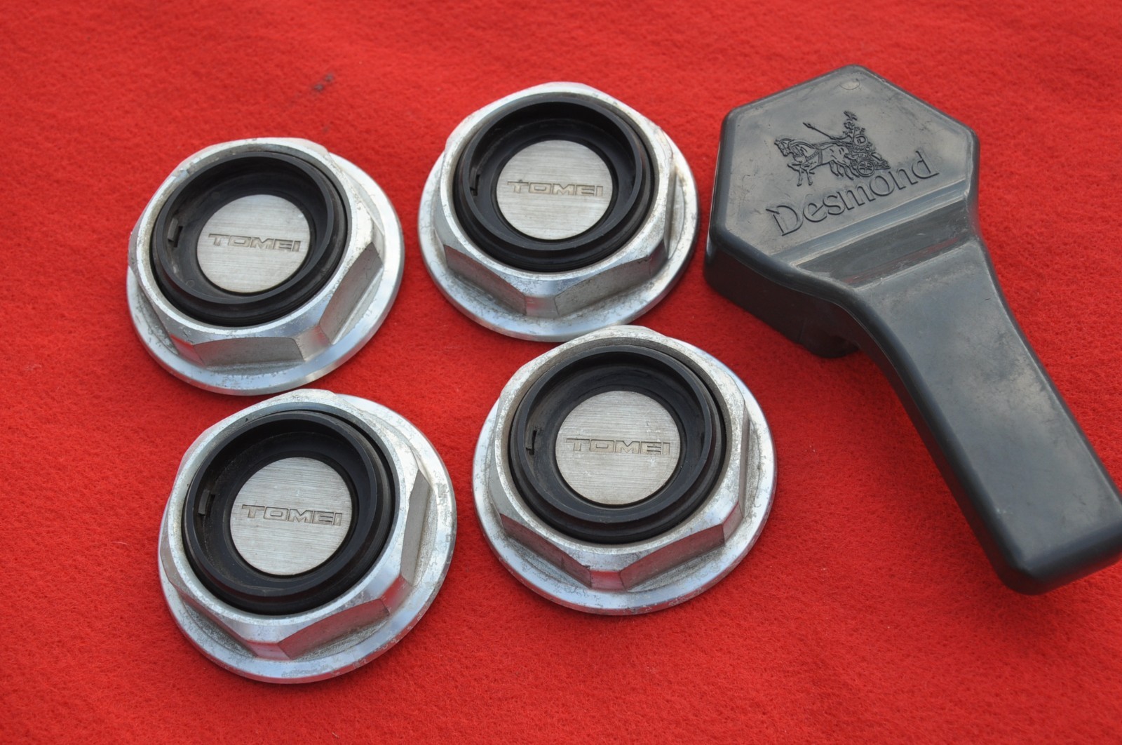 JDM TOMEi Desmond Center Cap & Removal Tool JDM TOMEi Desmond Center Cap & Removal Tool