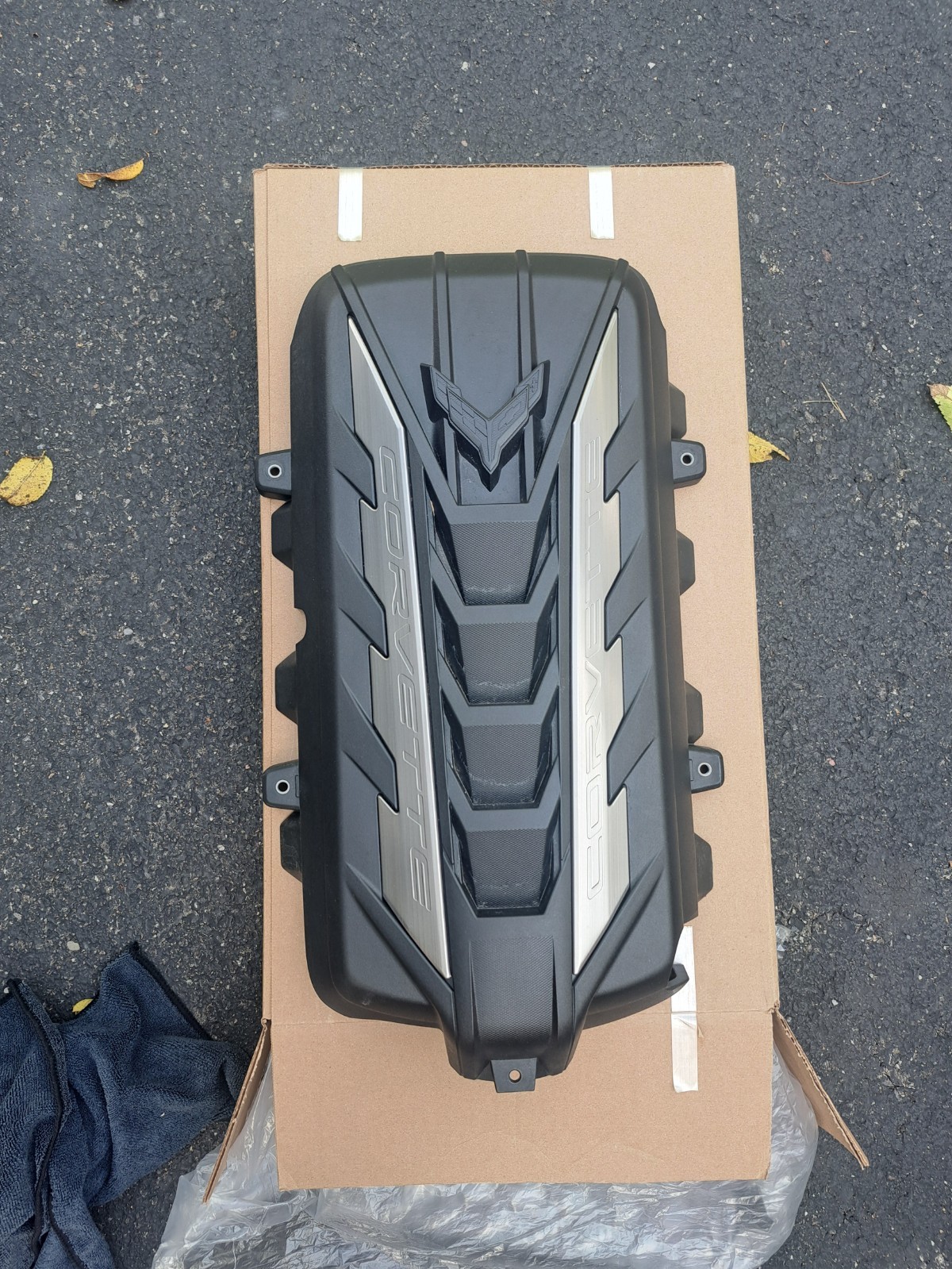 Matte Black Engine Cover For 20-Up Corvette C8 GM OEM LT2 ABS Plastic Matte Black Engine Cover For 20-Up Corvette C8 GM OEM LT2 ABS Plastic