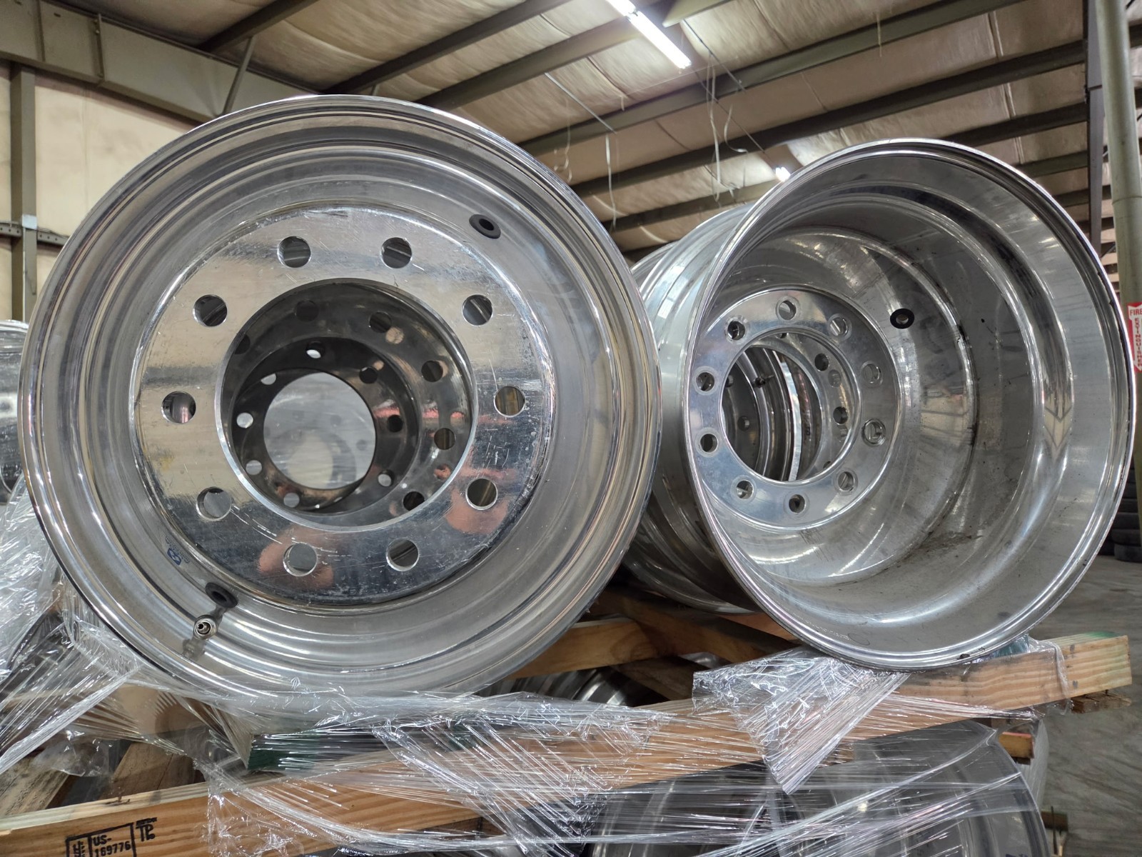 Alcoa ULT 362 High Polish Forged Aluminum Hub Pilot 8.25 X 22.5 Truck Wheels