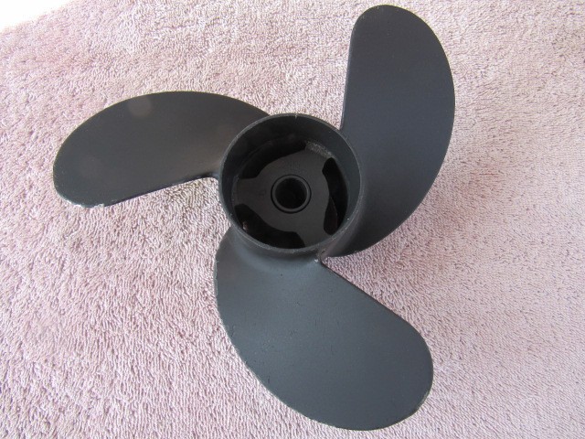 Mercury antique outboard motor propeller 4.5hp 12 spline 1975-85 # 48-812949 Mercury antique outboard motor propeller 4.5hp 12 spline 1975-85 # 48-812949
