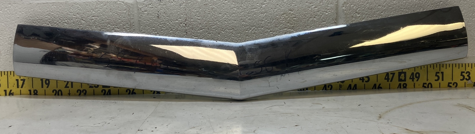 Used OEM GM Chrome Upper Center Grille Bar 1182114 1958 Buick (G355)