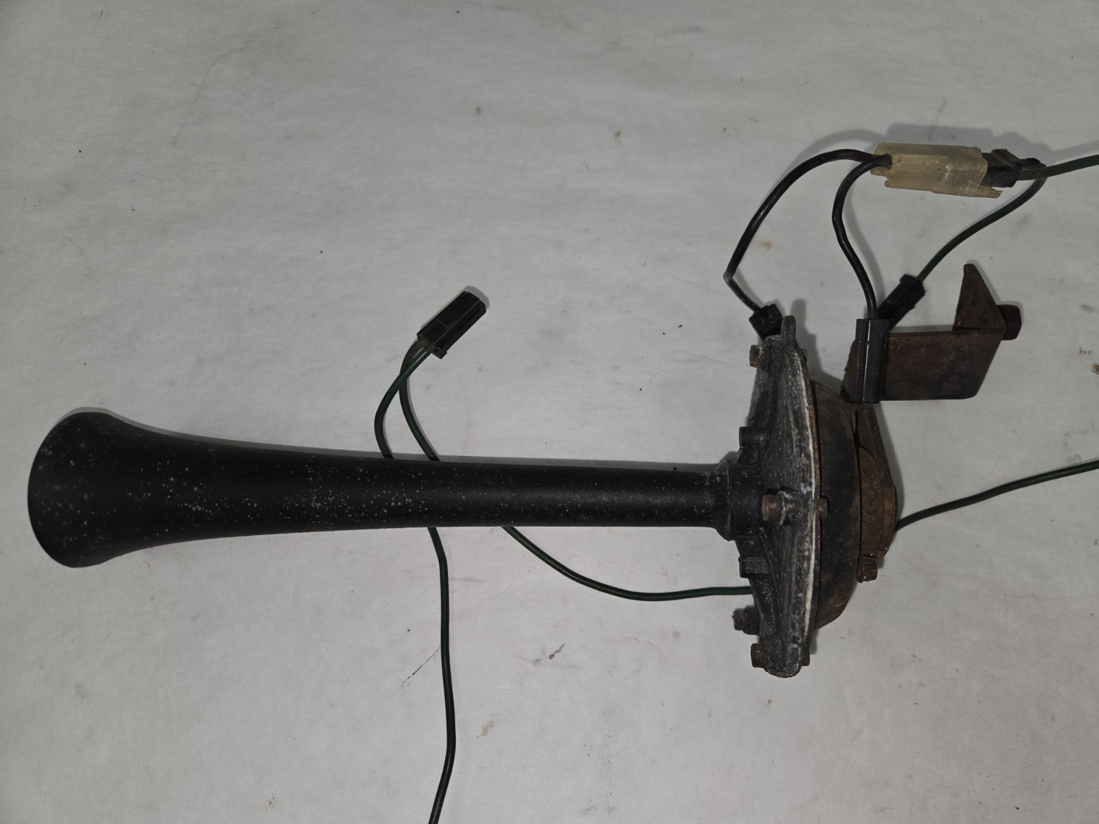 1968 Cadillac Deville Fleetwood 9inch Horn OEM GM 1968 Cadillac Deville Fleetwood 9inch Horn OEM GM