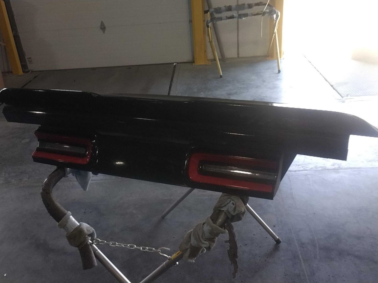 Trunk/Hatch/Tailgate With Spoiler Fits 15-16 CHALLENGER 498285 Trunk/Hatch/Tailgate With Spoiler Fits 15-16 CHALLENGER 498285