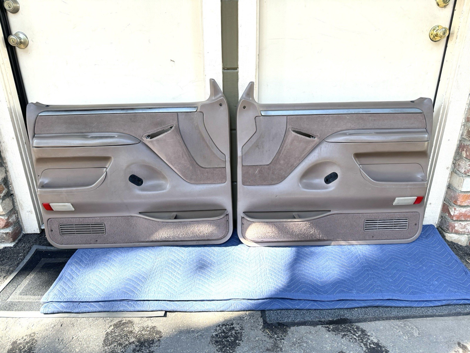 92-96 Ford F150 F250 Bronco MOCHA TAN Front Door Panels Left Right Power Set OEM