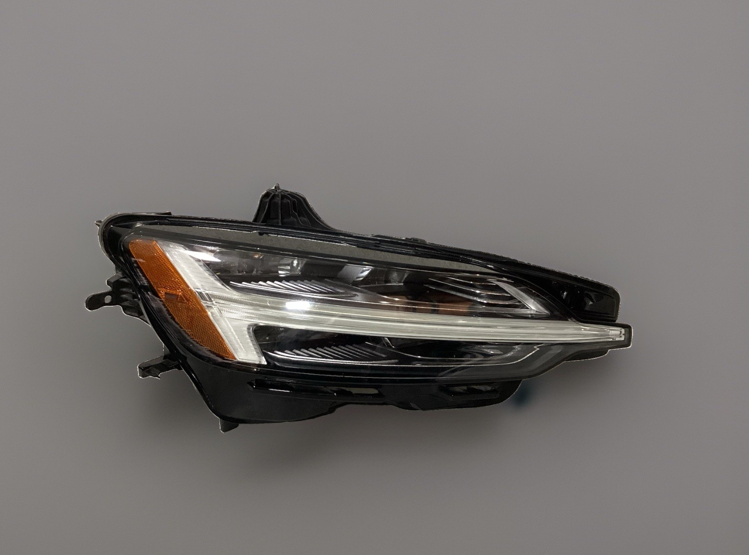 2019-2022 Volvo S60 LED Adaptive Headlight Right Used OEM SHELL