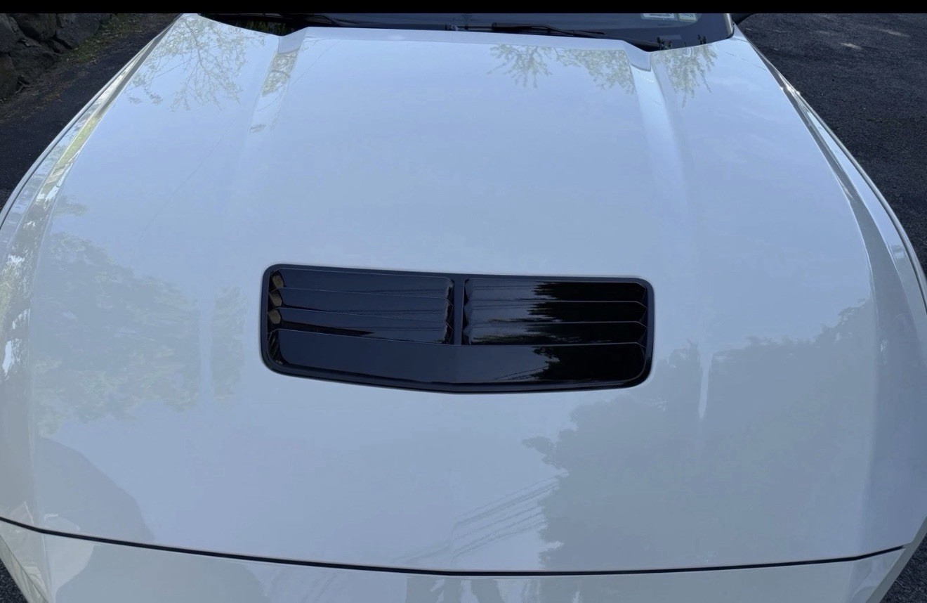 Take Off 2024 2025 Ford Mustang GT 60th Anniversary WIMBLEDON WHITE HOOD N4 Take Off 2024 2025 Ford Mustang GT 60th Anniversary WIMBLEDON WHITE HOOD N4