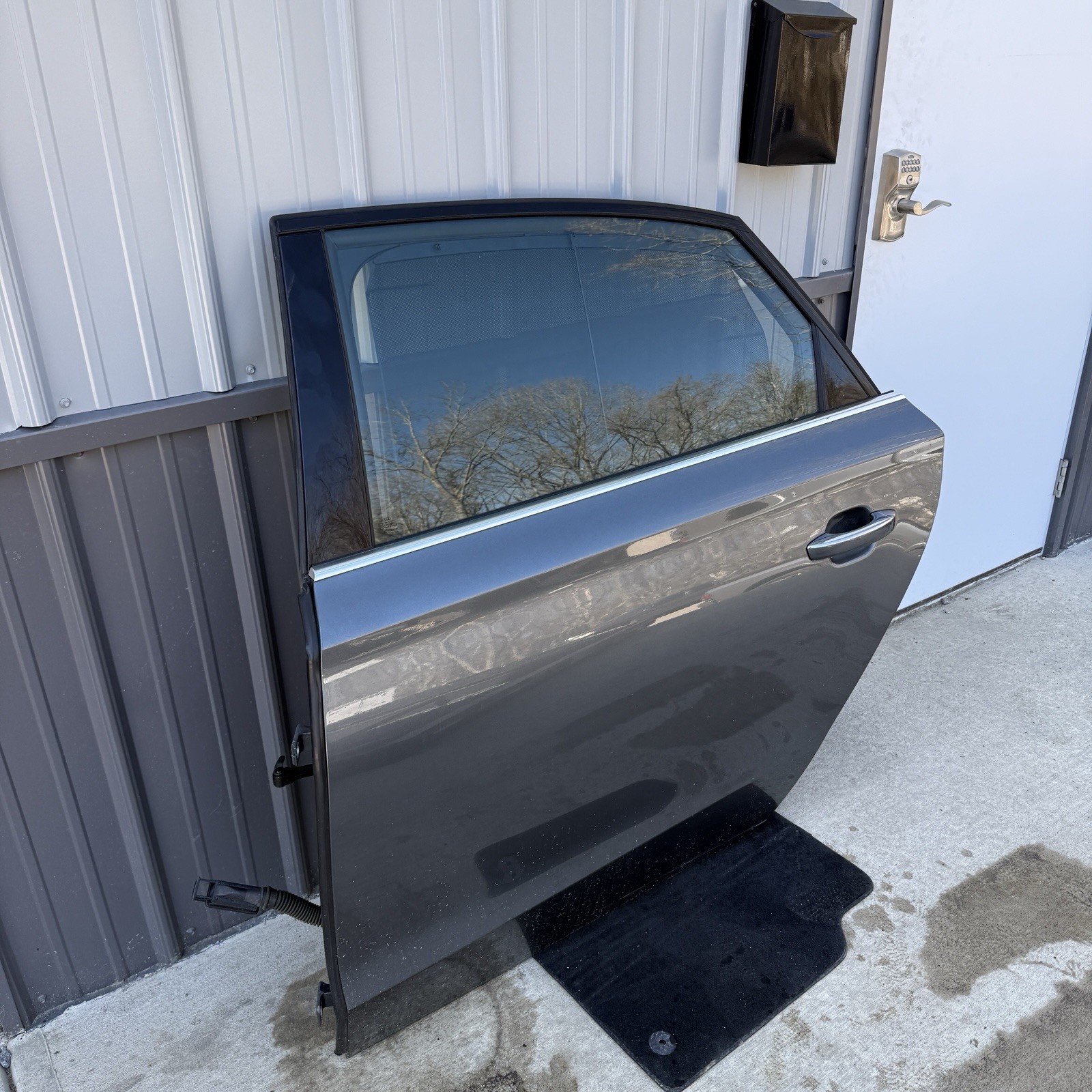 2011 - 2018 Audi A8l Front Left Driver Side Door Shell OEM *Long Base*