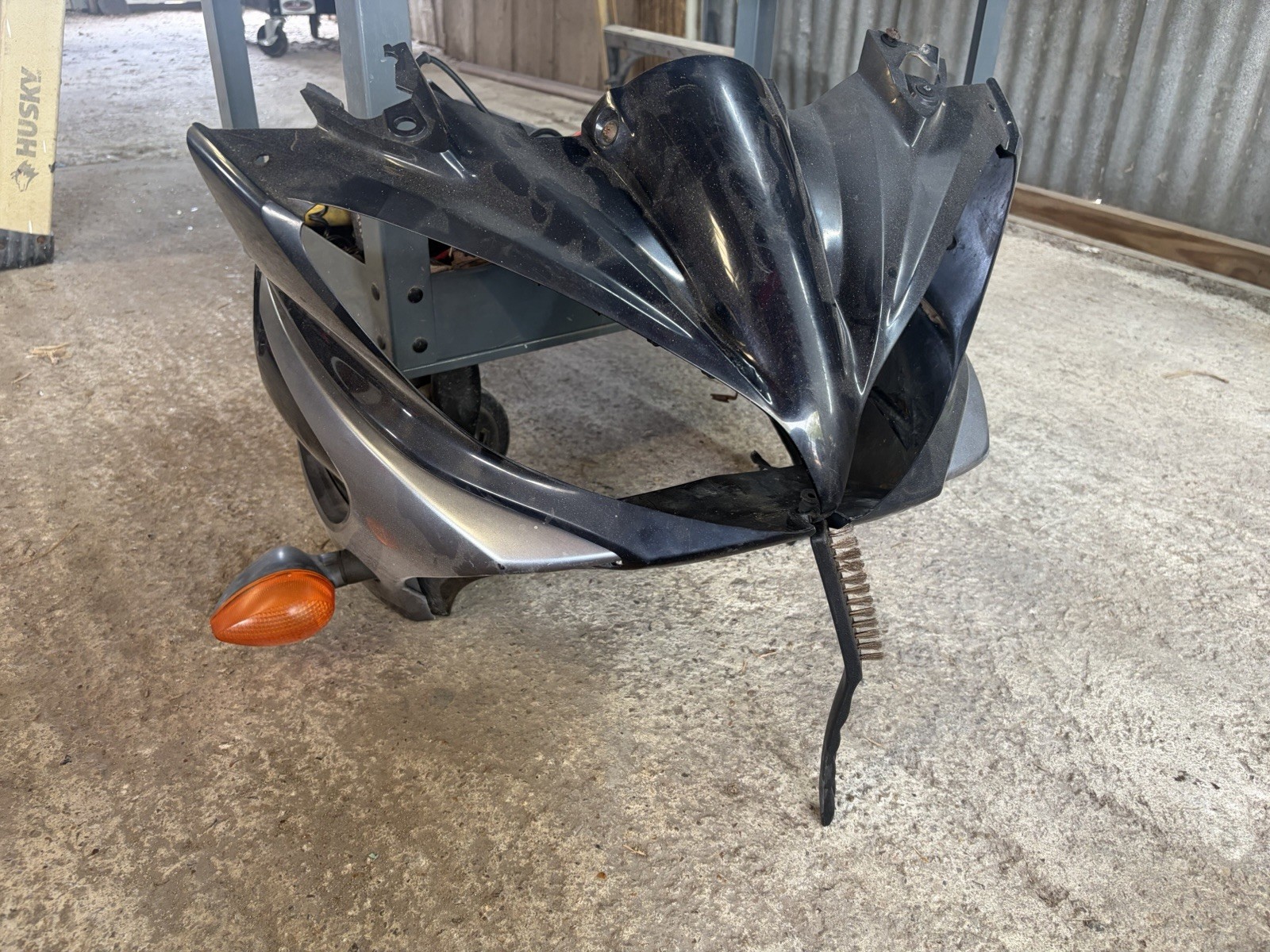 04-06 Yamaha FZ6 OEM Cowl Upper fairing headlight Trim  #51 COMPLETE
