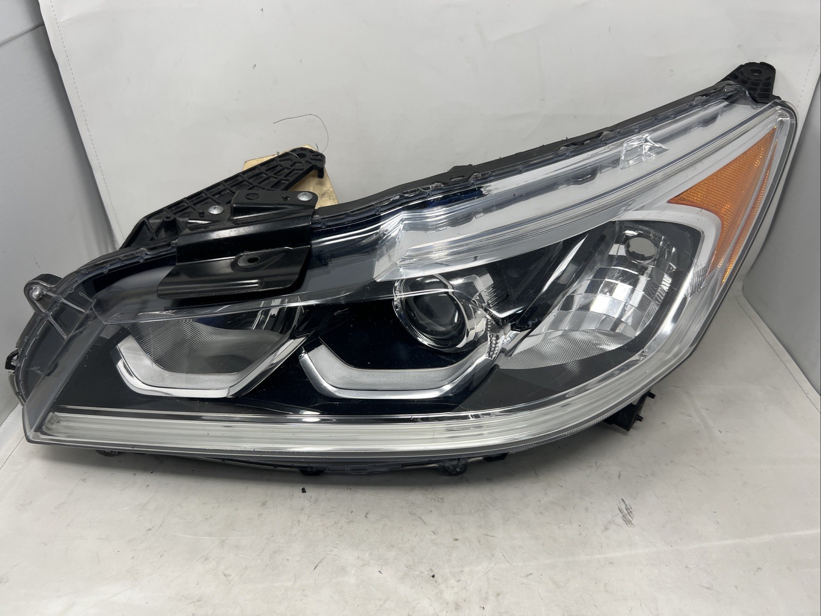 USED 2016-17 Honda Accord Halogen DRL LED LH Driver Side Headlight Assembly OEM USED 2016-17 Honda Accord Halogen DRL LED LH Driver Side Headlight Assembly OEM