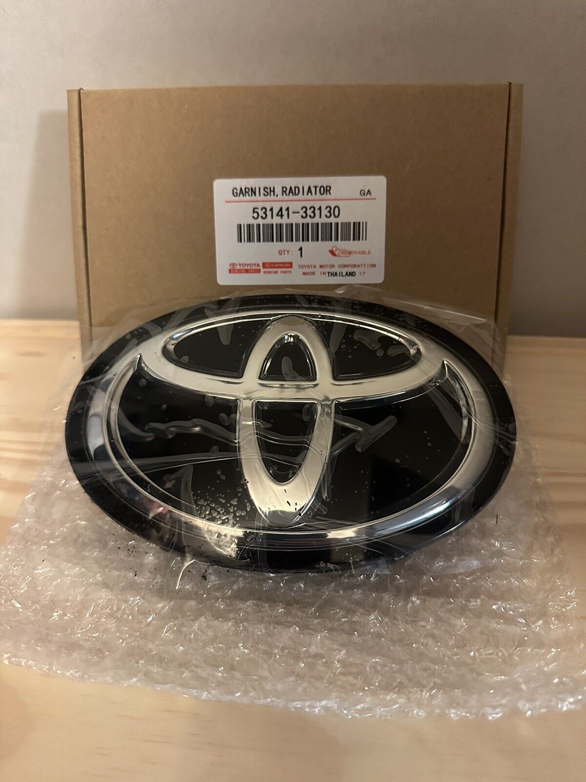 2020, 2021 Toyota Camry Front Grille Emblem Logo Radar 53141-33130/ 33140 2020, 2021 Toyota Camry Front Grille Emblem Logo Radar 53141-33130/ 33140