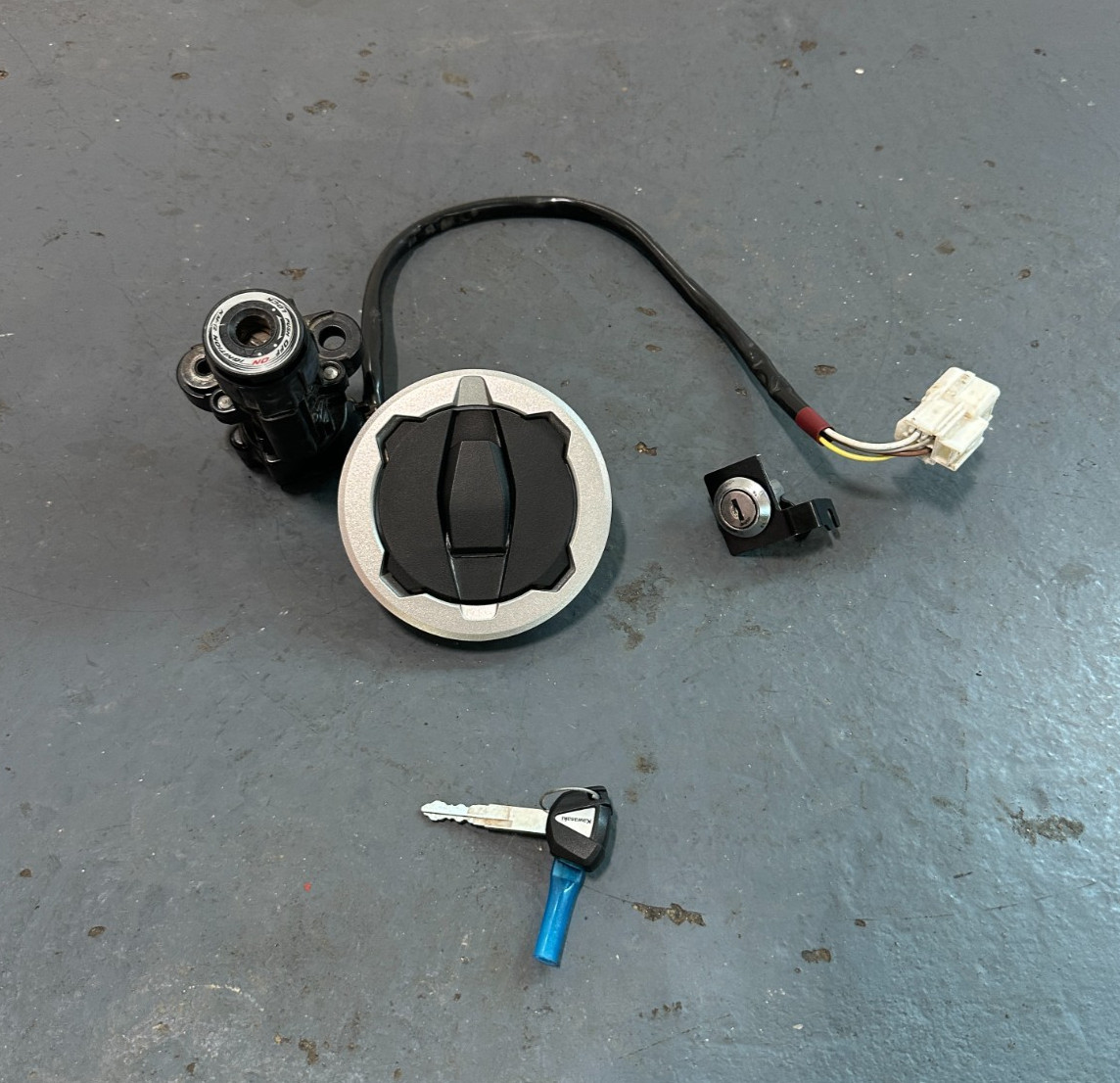 19-26 KAWASAKI NINJA ZX6R ZX636 IGNITION LOCK KEY SET LOCKSET GAS CAP TRUNK OEM