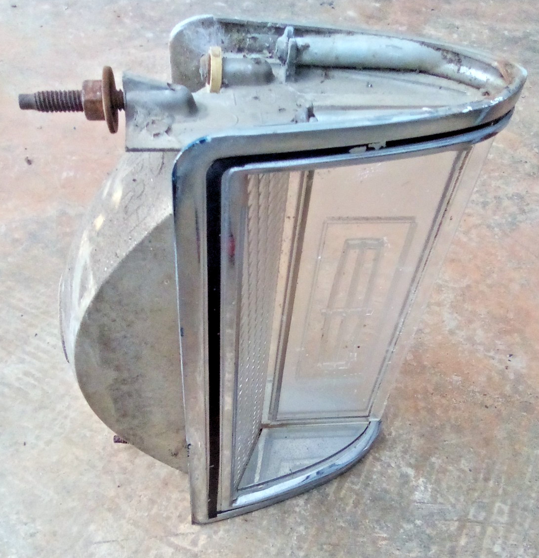 1977-79 Lincoln Mark V PASSENGER Right Turn Signal Corner Marker Light LOC105DG 1977-79 Lincoln Mark V PASSENGER Right Turn Signal Corner Marker Light LOC105DG