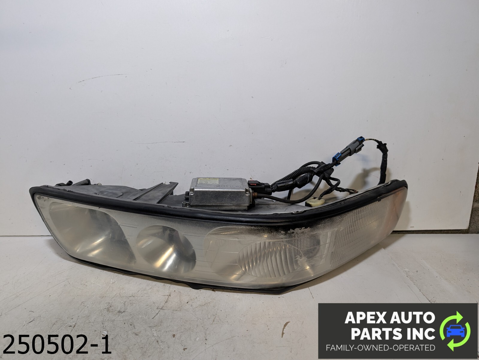 OEM 1999-2004 Cadillac Seville RIGHT PASSENGER HID XENON HEADLIGHT HEAD LIGHT
