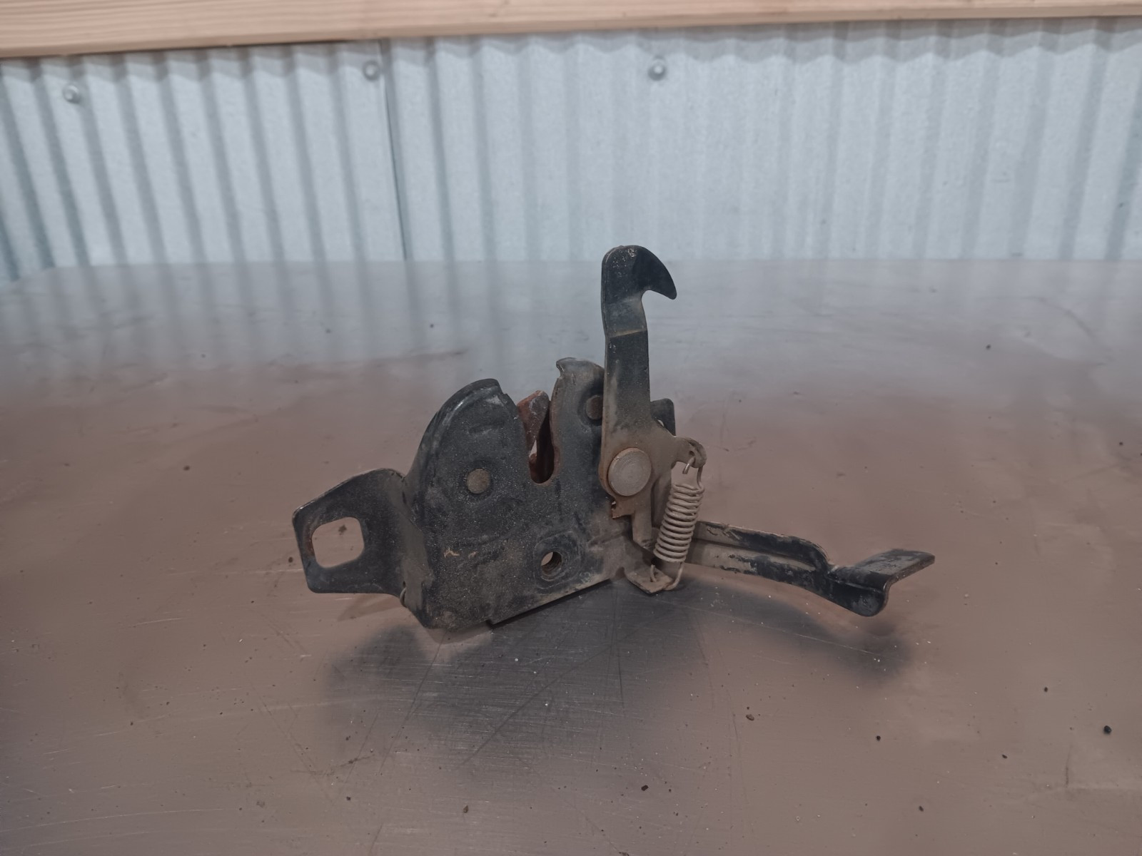 86-97 nissan hardbody d21 oem hood latch
