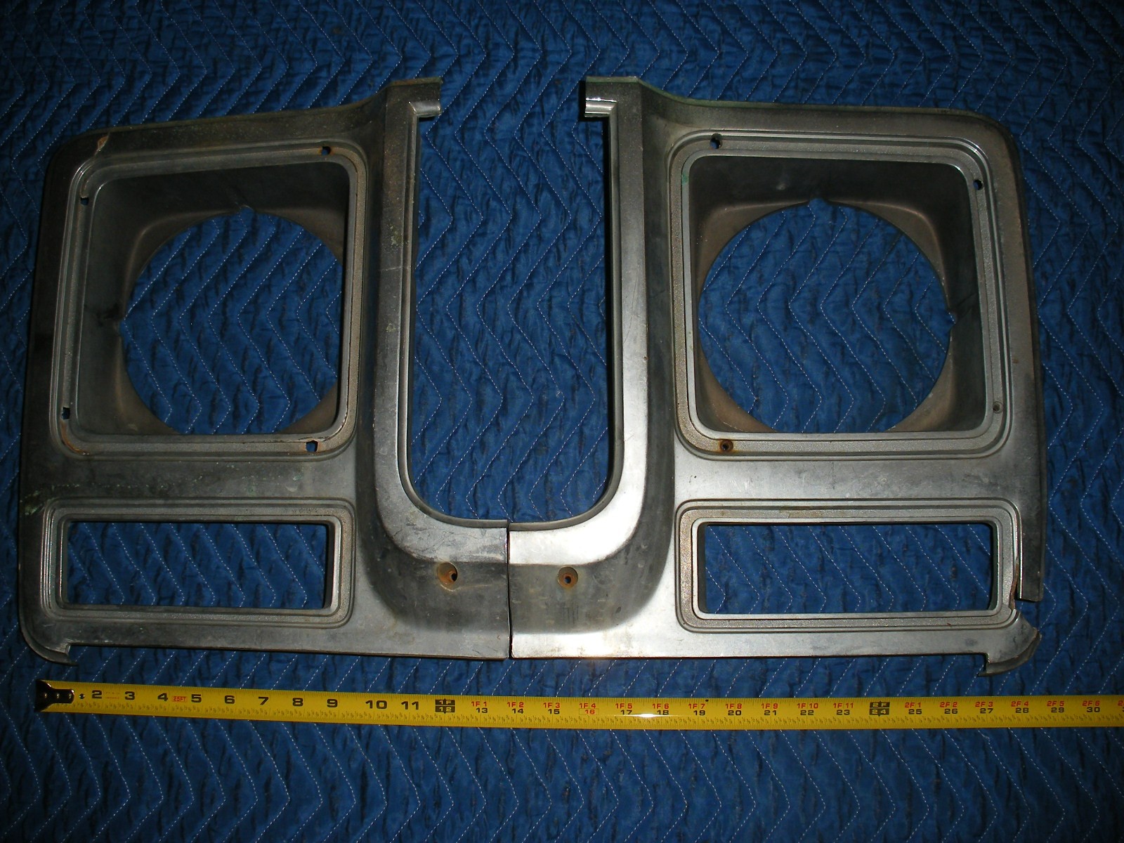 1980s CHEVY C10 K10 PICKUP TRUCK BLAZER HEADLIGHT FRAME TRIM BEZEL PLASTIC SET 1980s CHEVY C10 K10 PICKUP TRUCK BLAZER HEADLIGHT FRAME TRIM BEZEL PLASTIC SET