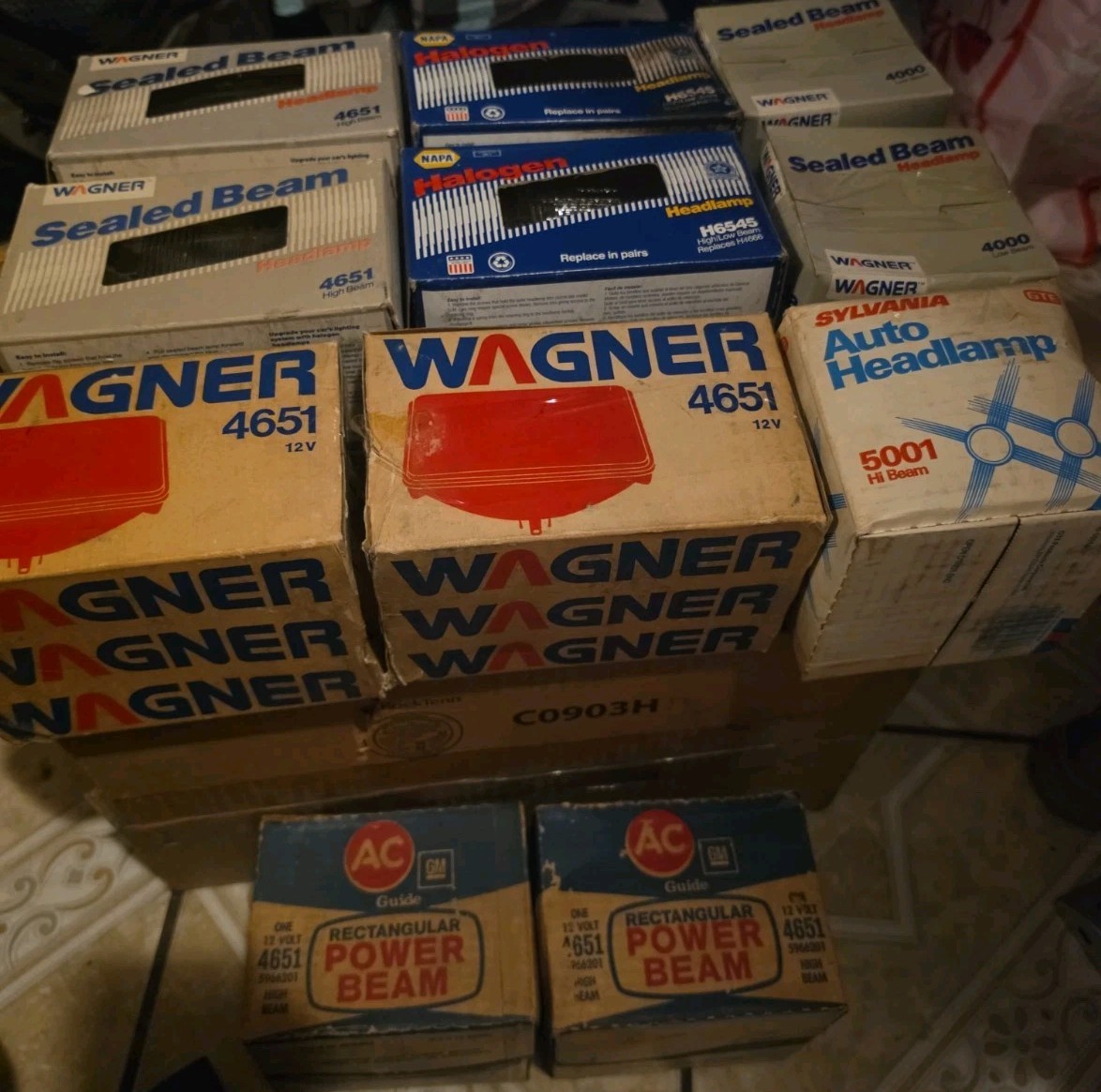 Lot of (11) NAPA,Wagner 4000 12Volt Headlamp NOS Lot of (11) NAPA,Wagner 4000 12Volt Headlamp NOS