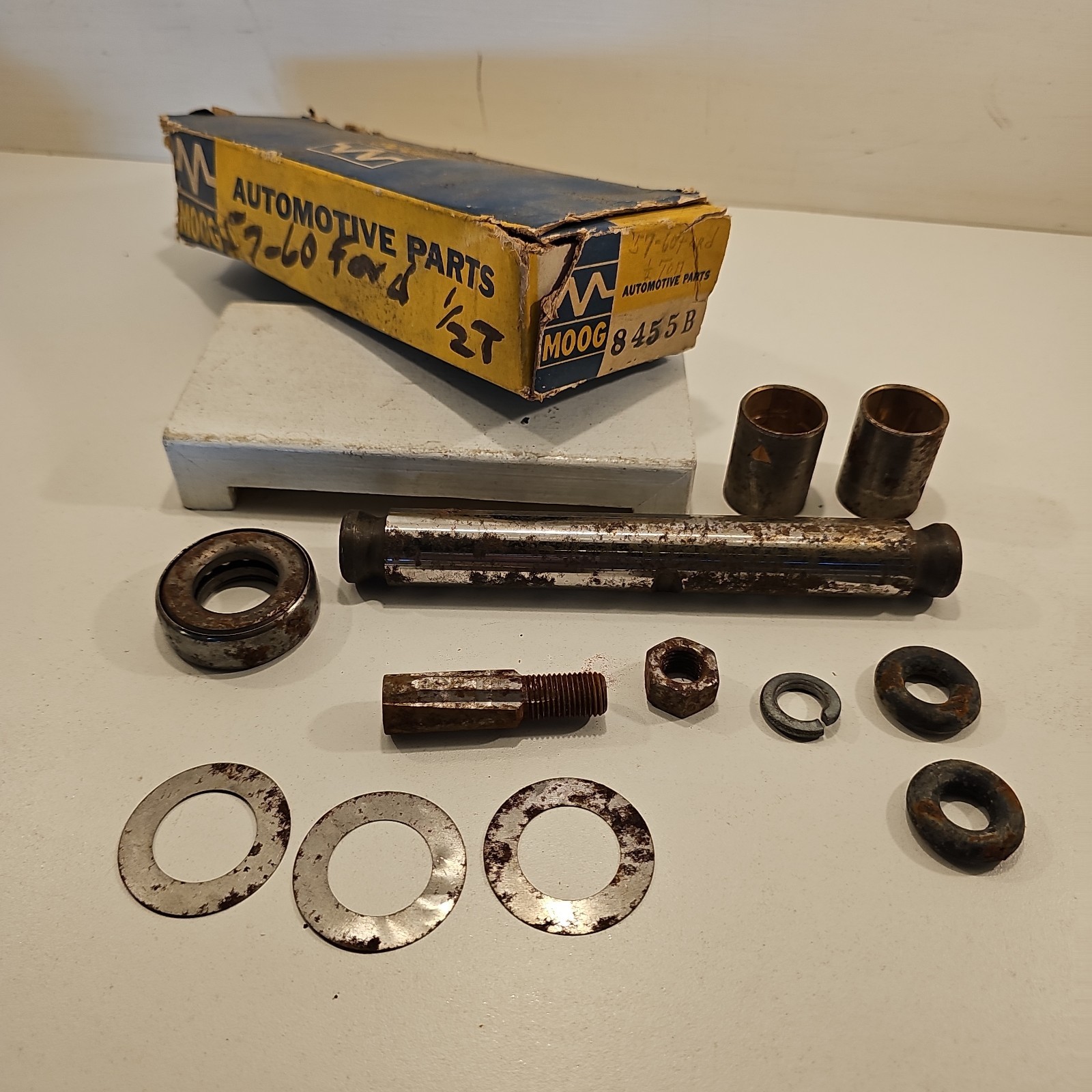 NOS MOOG 8455B King Pin HALF Set With Metal Bushings For 1957-60 Ford F150-250