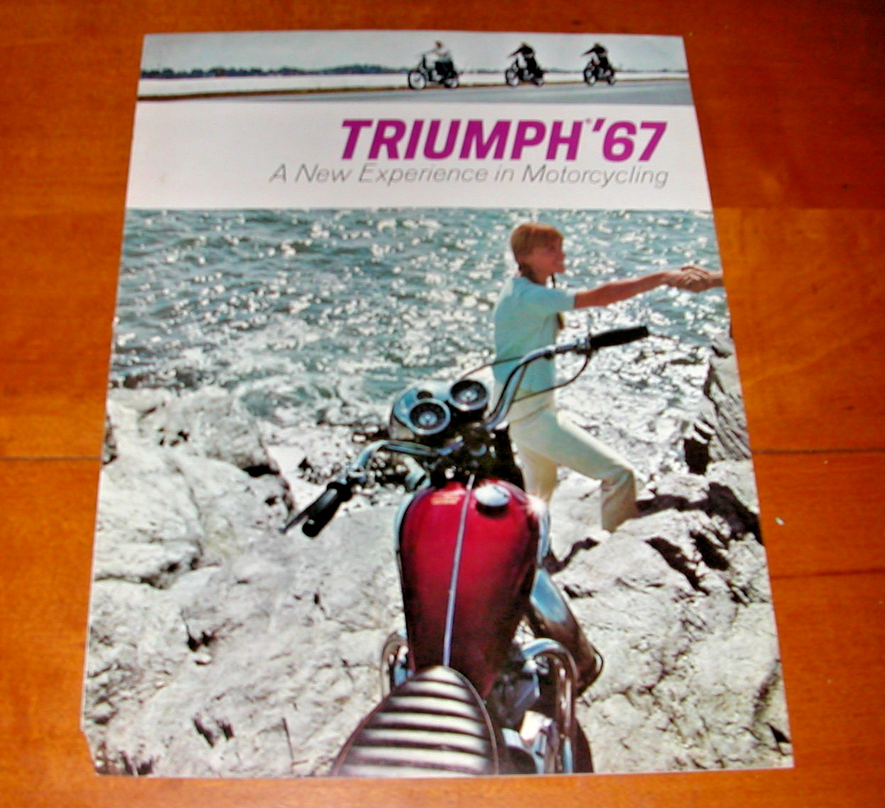 1967 TRIUMPH MOTORCYCLE SALES BROCHURE SHOWROOM CLEAN BONNEVILLE 650 TROPHY 1967 TRIUMPH MOTORCYCLE SALES BROCHURE SHOWROOM CLEAN BONNEVILLE 650 TROPHY