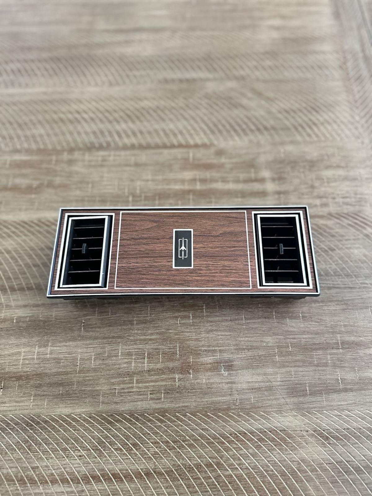 78-87 Oldsmobile Cutlass Supreme CentreDash Air Vent Woodgrain A/C