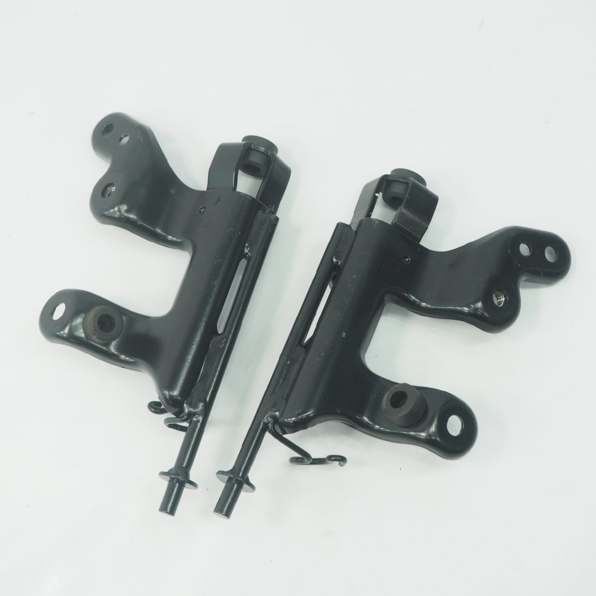 Triumph Thruxton 1200R Genuine Headlight Stay Bracket Left and Right Set Mount