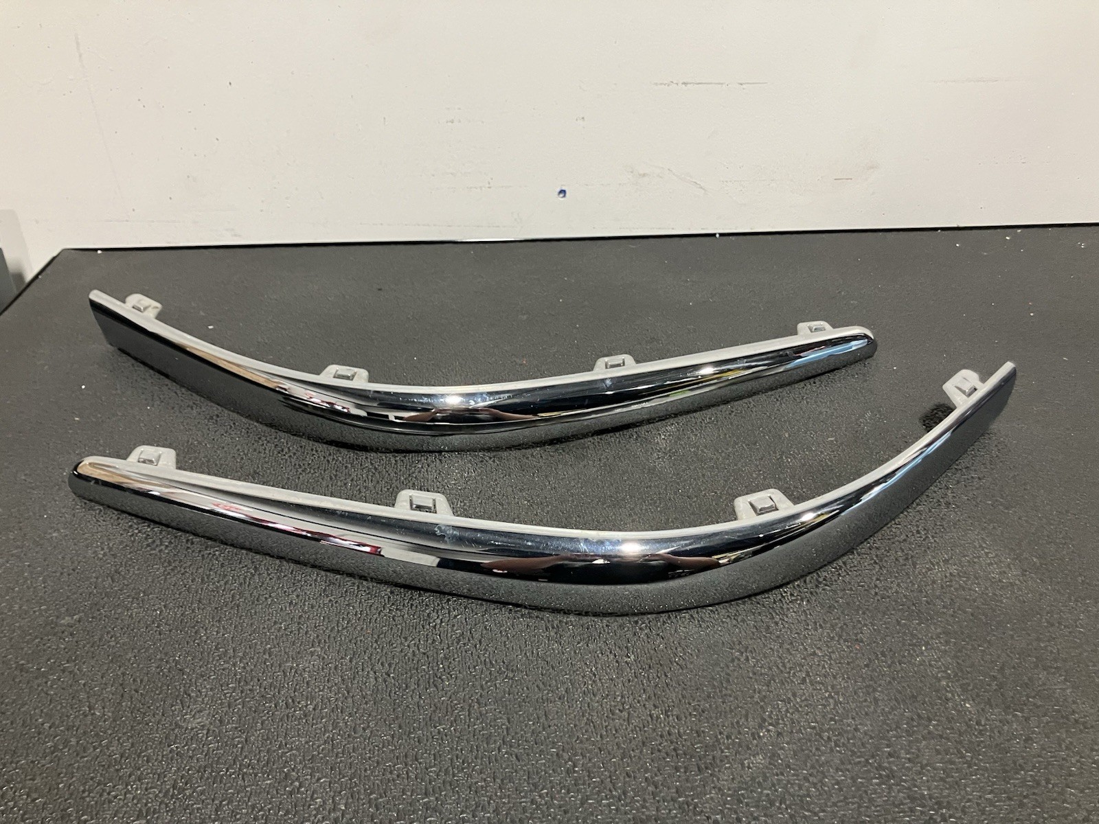 00-04 Jaguar S Type Rear Bumper Trim Set Left Driver And Right Passenger Chrome